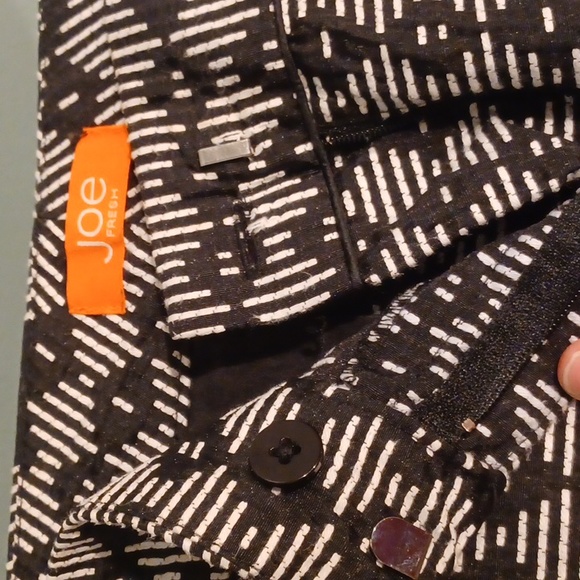 Joe fresh for JCPenny women's shorts, white and black color, size 6. - Picture 2 of 6